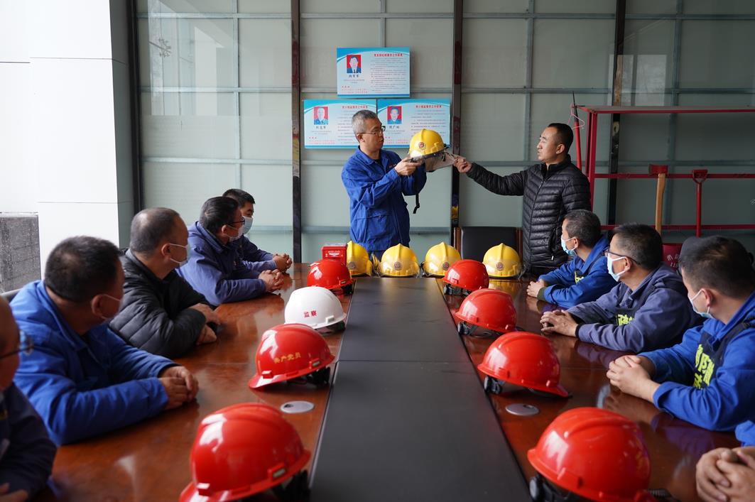 兆丰电解铝分公司开展消防安全宣传月活动